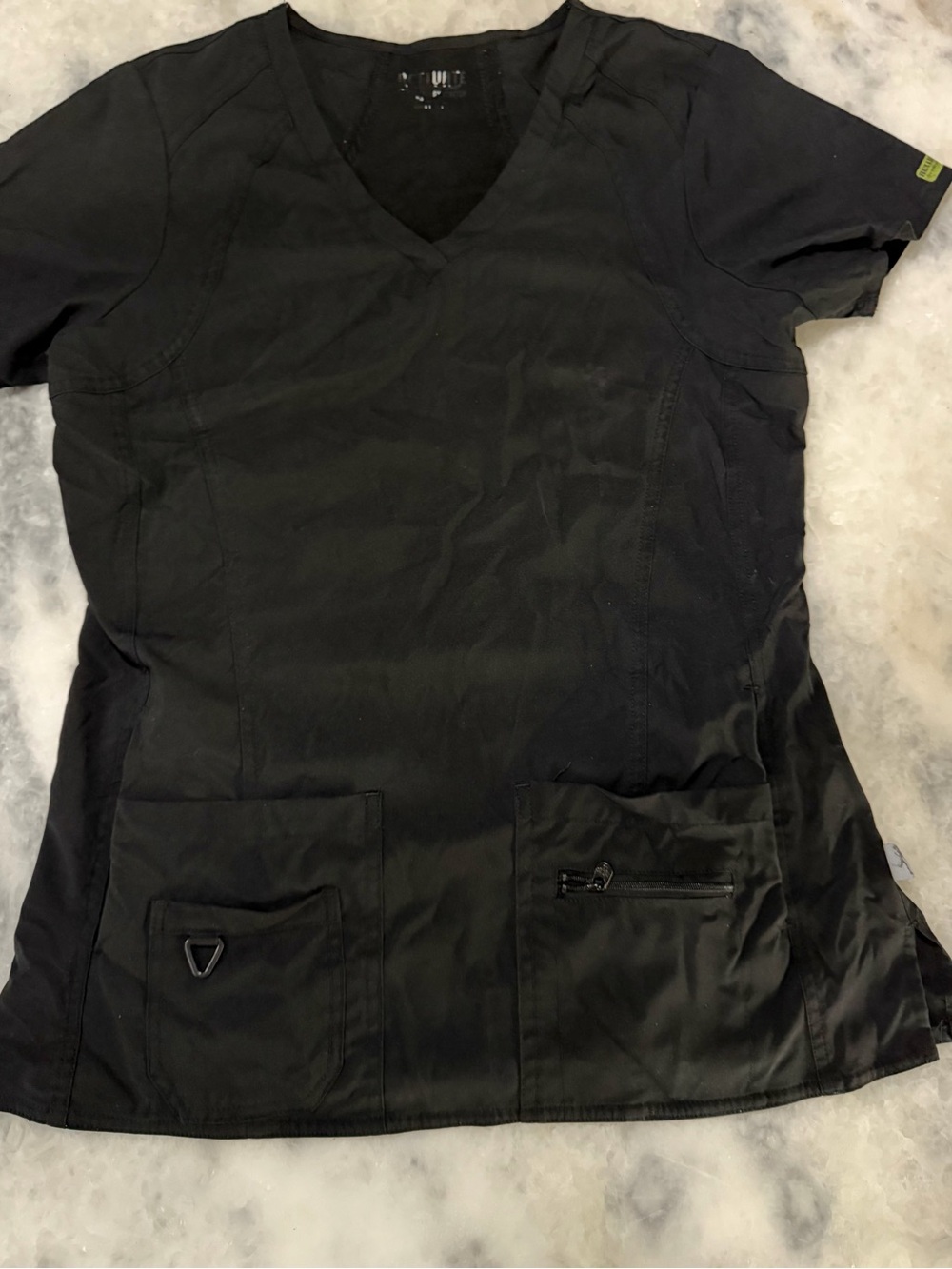 Med Couture Activate - color Black Women's V-Neck Scrub Top with pockets Sz M